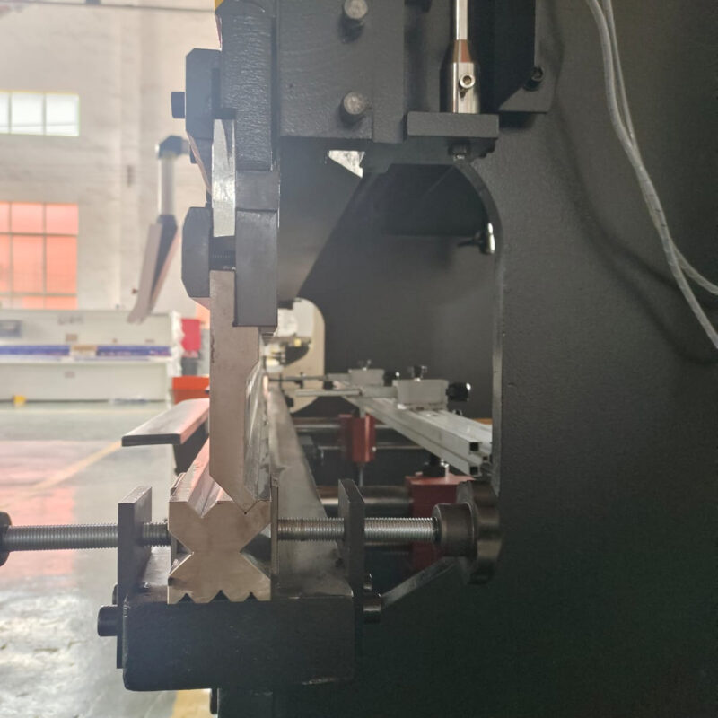 Press Brake Machine 40T x 2500mm – Hydraulic Press Brake - Image 2